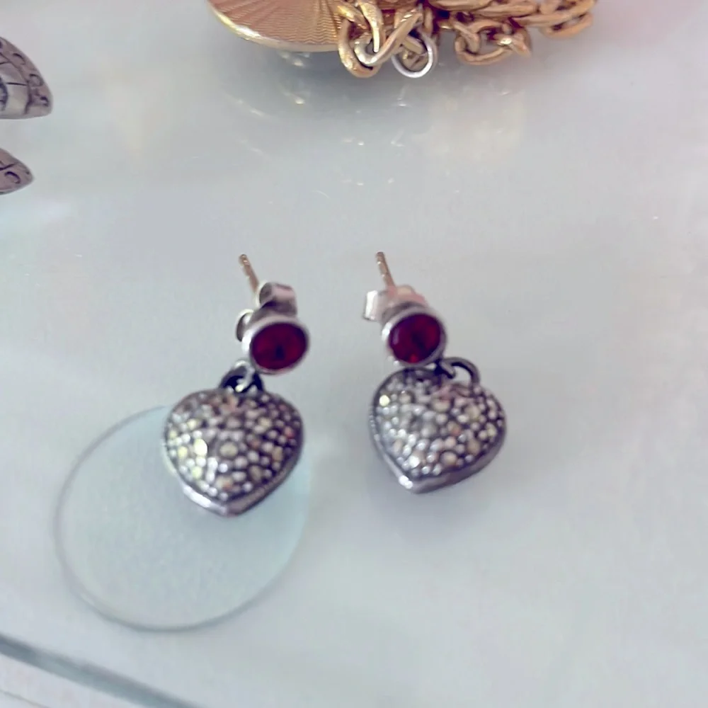 Vintage sterling silver garnet heart earrings